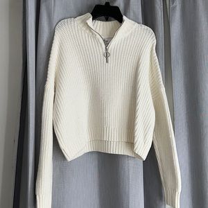 Zip up sweatshirt 🤍